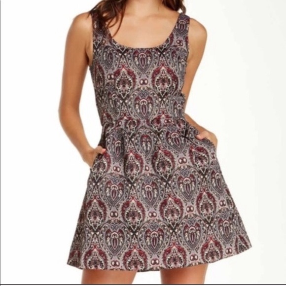 BB Dakota Dresses & Skirts - Stitched print cocktail dress